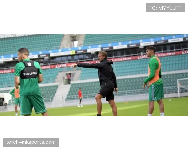 范戴克荣膺荷甲最佳新人奖,展现未来巨星潜质 范戴克荣膺荷甲最佳新人奖,展现未来巨星潜质