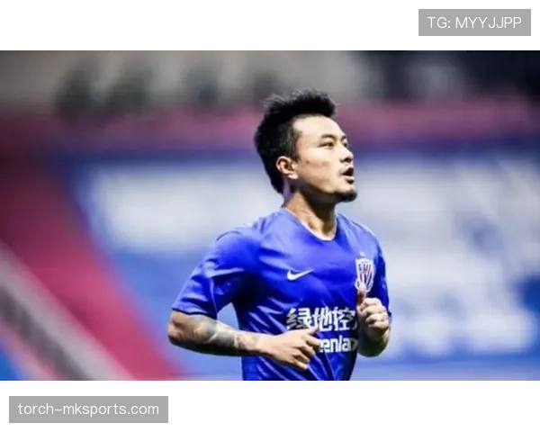 曹赟定闪耀绿茵场,助上海申花斩获新赛季首胜 曹赟定闪耀绿茵场,助上海申花斩获新赛季首胜