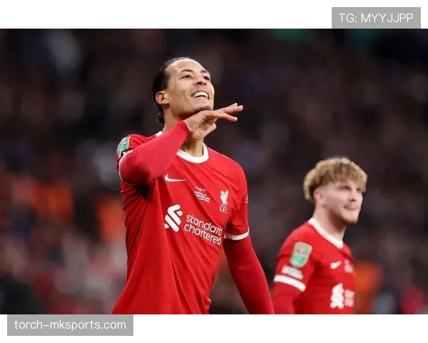 范戴克荣膺英超年度最佳球员,率利物浦强势回暖展现争冠实力 范戴克荣膺英超年度最佳球员,率利物浦强势回暖展现争冠实力