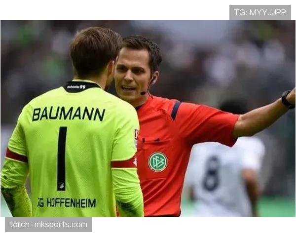 门将换人规则拆解:换人时裁判和队员必须遵守的关键步骤 门将换人规则拆解:换人时裁判和队员必须遵守的关键步骤